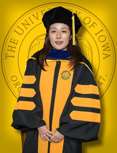 Portrait of Wenqi Zeng in her cap and gown