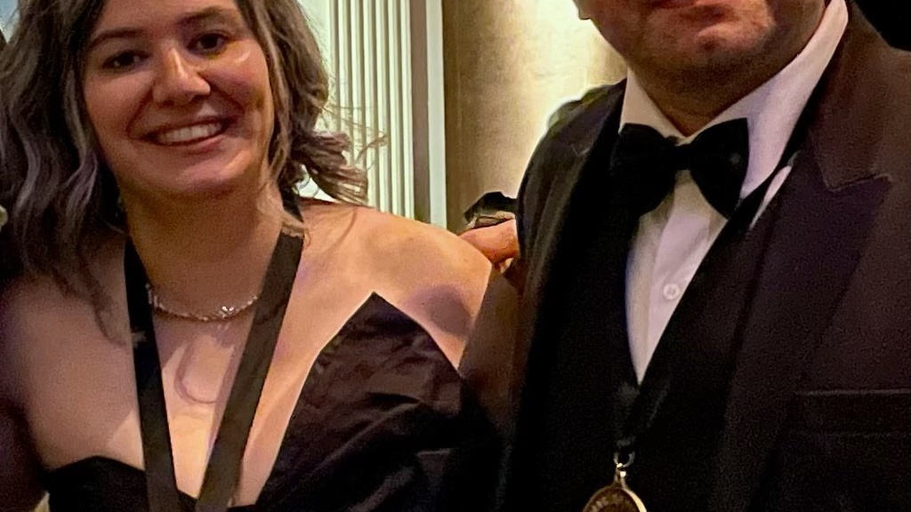 Bruna Dantas Lobato at award ceremony