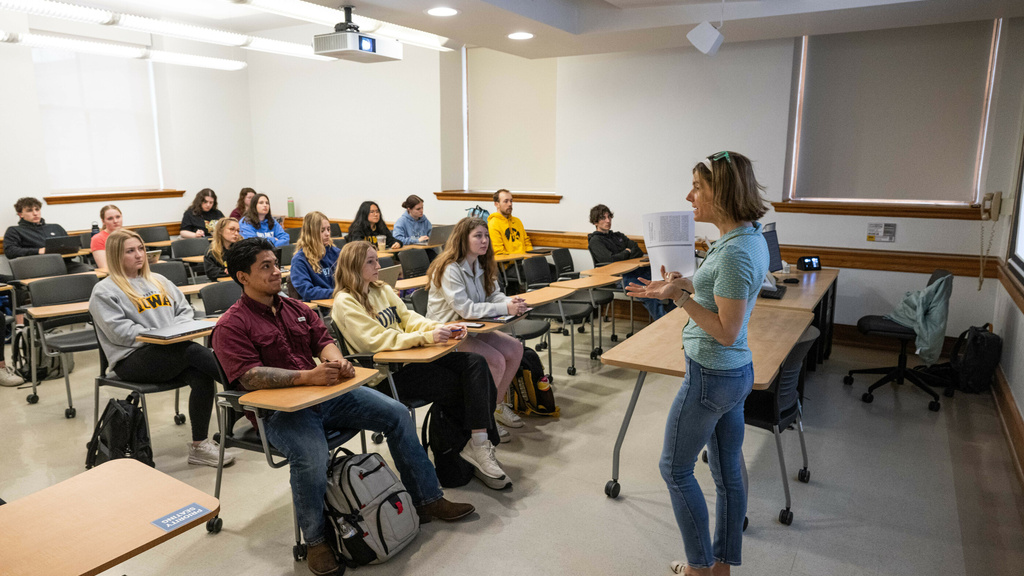 CLassroom with faculty teaching German
