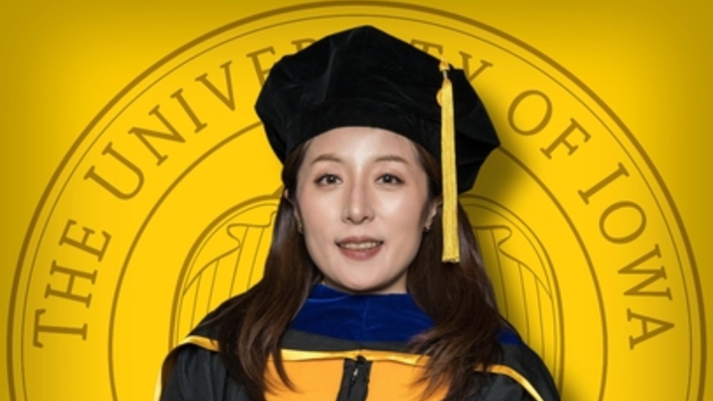 Portrait of Wenqi Zeng in her cap and gown