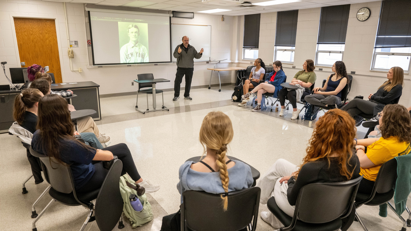 HISTORY OF THE AMERICAN DEAF COMMUNITY
